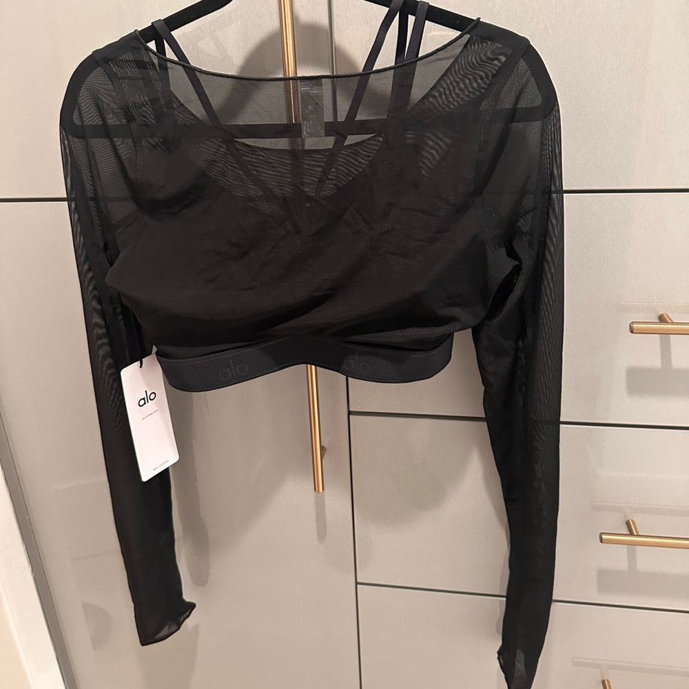 ALO Yoga Black Fitted Crop Blouse - Picture 2 of 3
